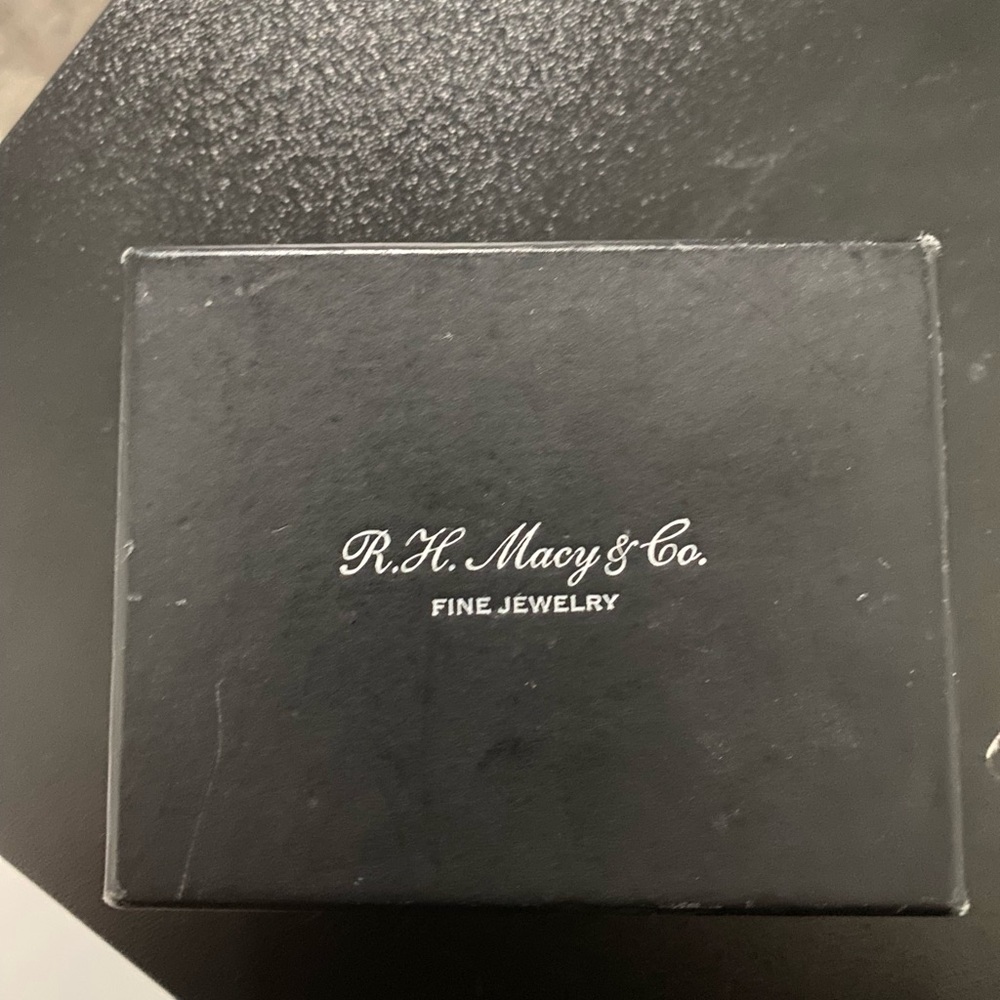 single macy’s diamond earring - Picture 3 of 3